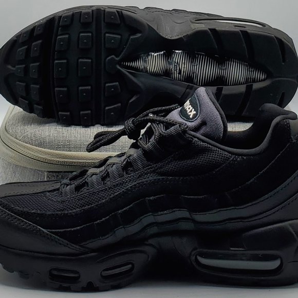 NIKE AIR MAX 95 ESSENTIAL TRIPLE BLACK Mens Size 6 - Picture 4 of 8